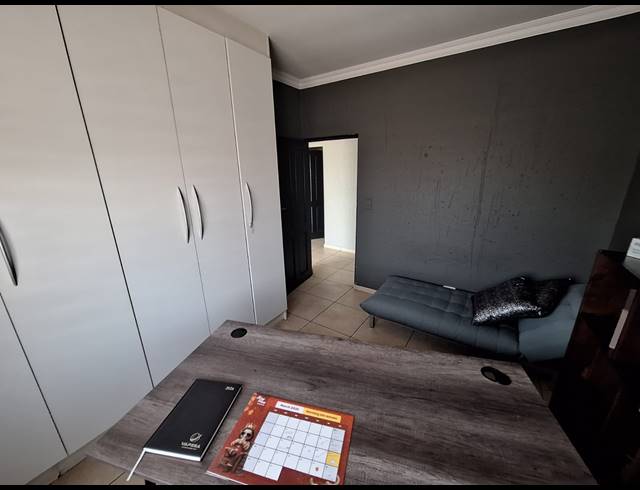 4 BEDROOM TOWNHOUSE FOR SALE IN VANDERBIJLPARK SW 5